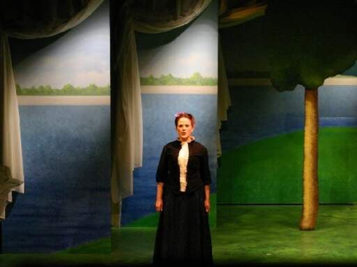 Jenn Stafford as Dot singing the title song.