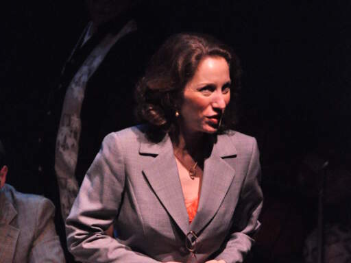 Debbie Pappas as Rona Lisa Perretti